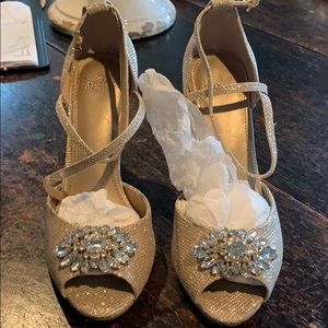 Belle badgley mischka